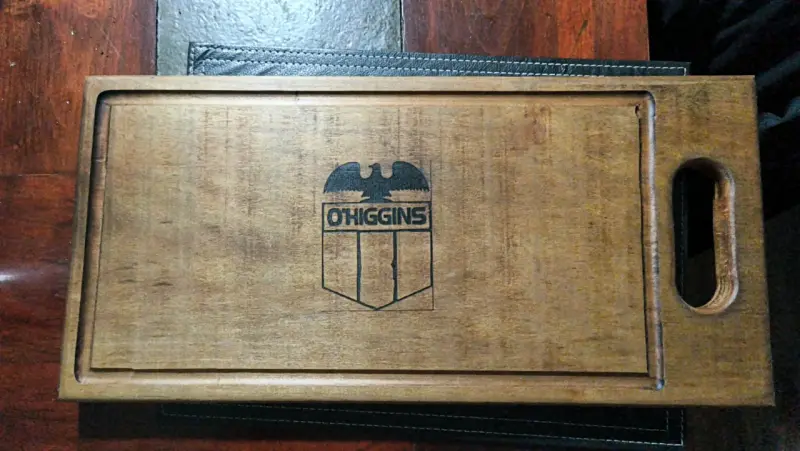 Tabla de madera O'Higgins con diseño grabado - 1