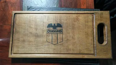 Tabla de madera O'Higgins con diseño grabado - miniatura 1