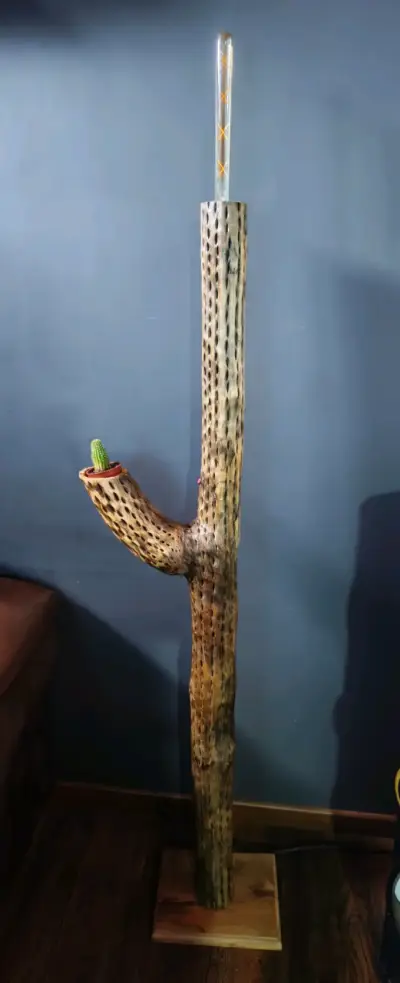 Lámpara de pie rústica en forma de cactus - miniatura 1