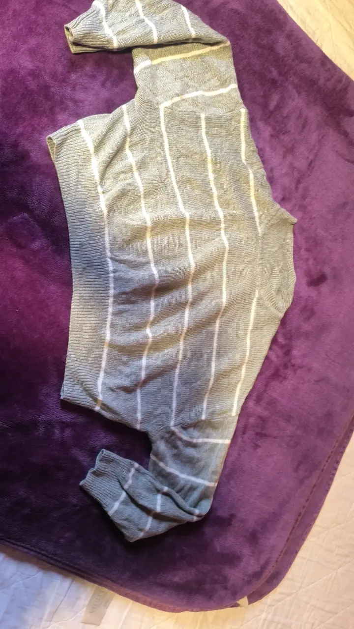 Suéter de punto gris con rayas para mujer - 1