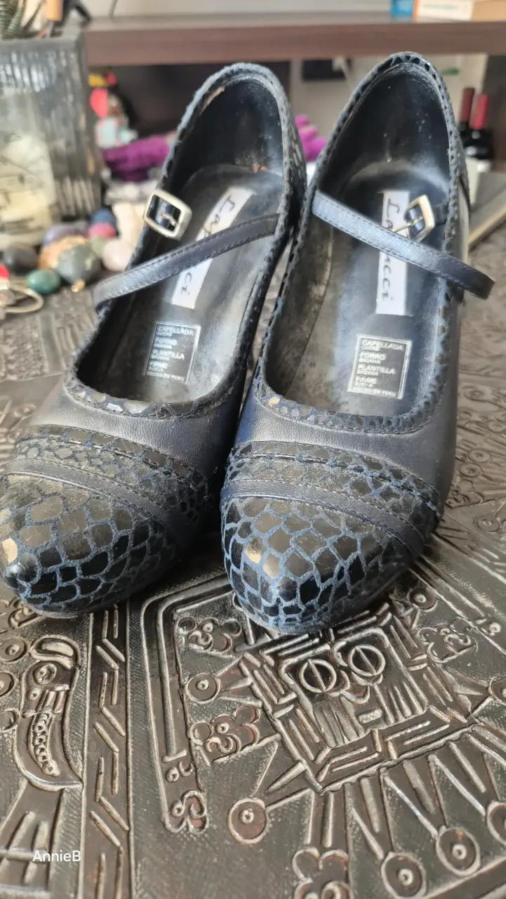 Zapatos de tacón azul con diseño de piel de serpie - 2