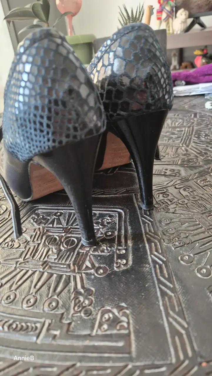 Zapatos de tacón azul con diseño de piel de serpie - 3