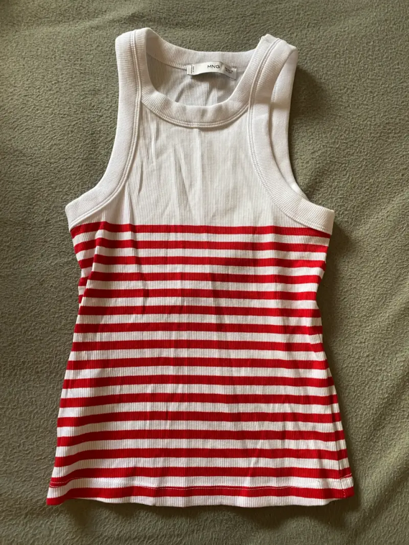 Polera sin mangas a rayas rojas MNG - 1
