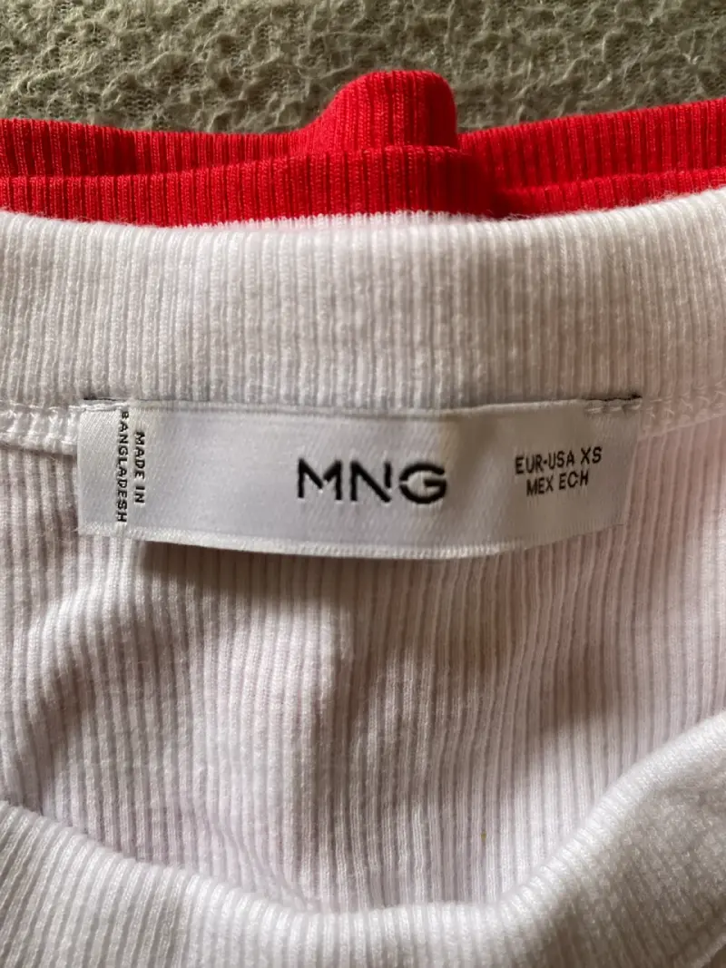 Polera sin mangas a rayas rojas MNG - 2