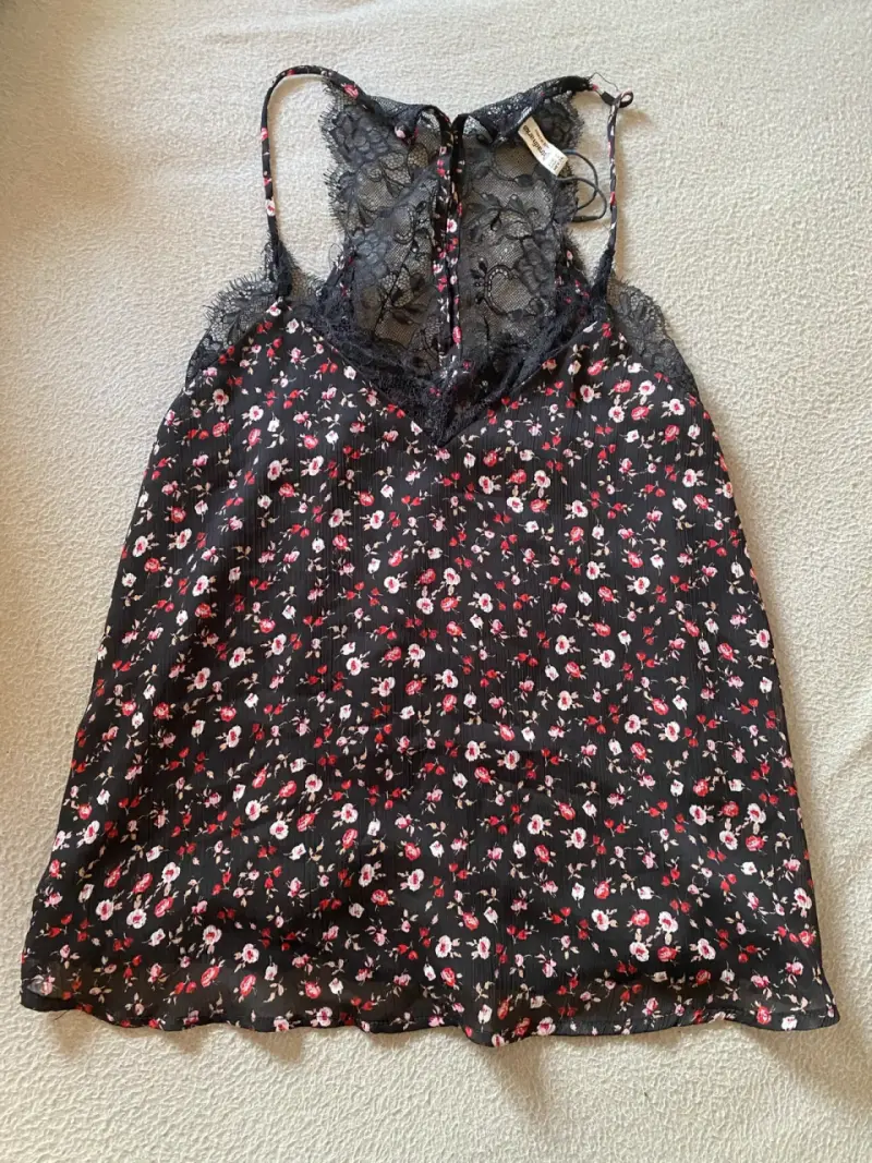 Blusa de encaje floral Stradivarius talla S - 1