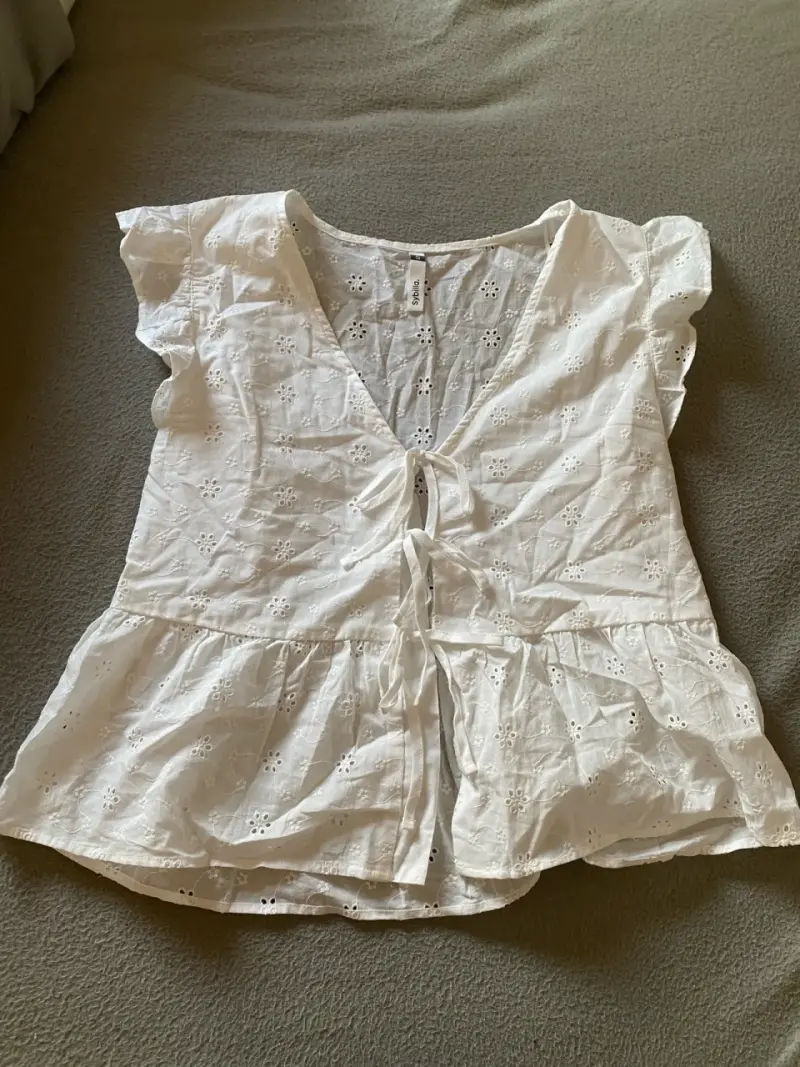 Blusa blanca bordada de mujer Sybilla - 1