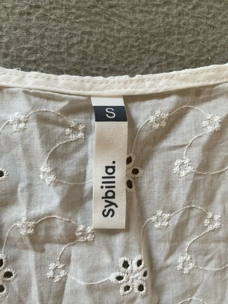 Blusa blanca bordada de mujer Sybilla - 2