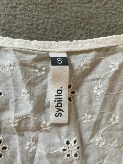 Blusa blanca bordada de mujer Sybilla - miniatura 2