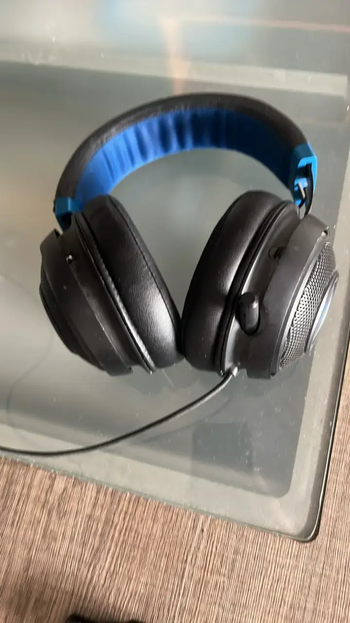 Audífonos Razer Kraken con micrófono retráctil - 1