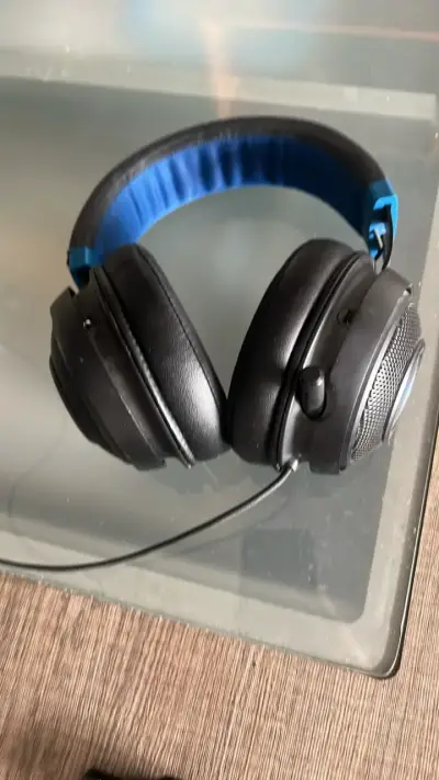 Audífonos Razer Kraken con micrófono retráctil - miniatura 1