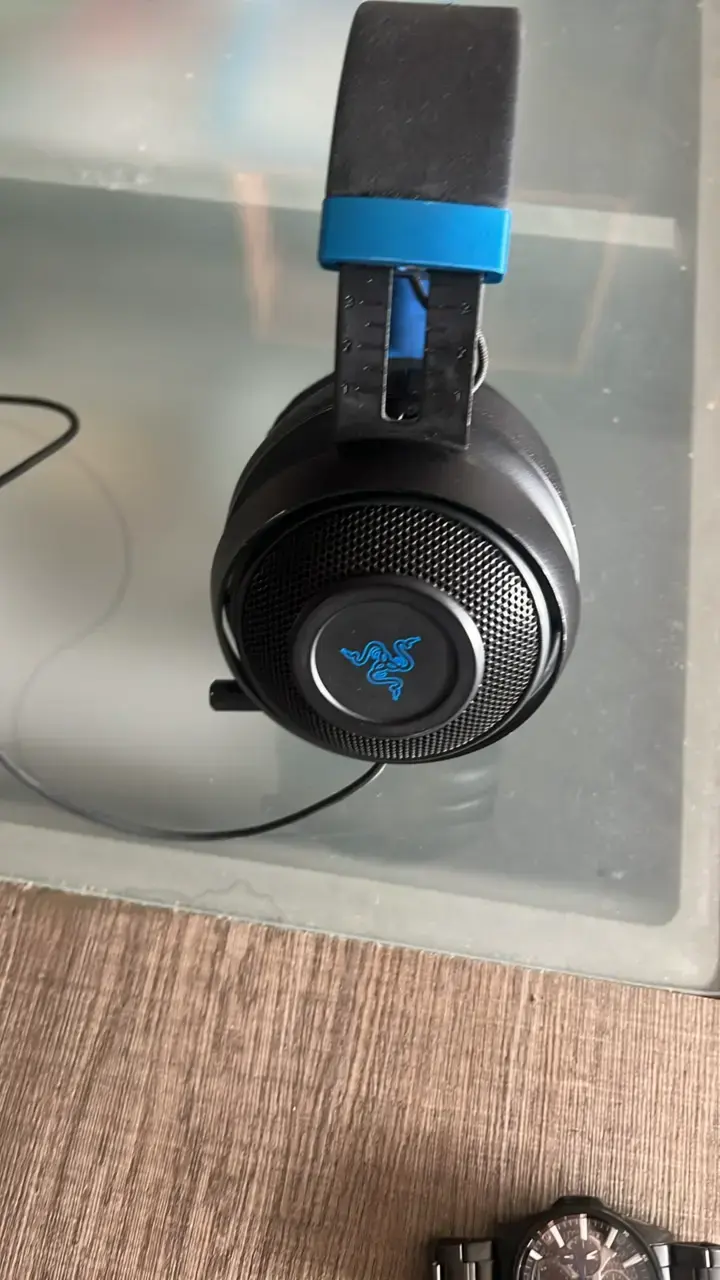 Audífonos Razer Kraken con micrófono retráctil - 2