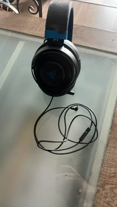 Audífonos Razer Kraken con micrófono retráctil - miniatura 3