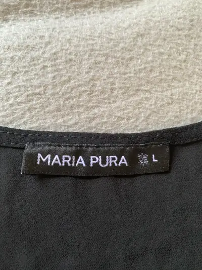 Blusa negra elegante con botones María Pura - miniatura 2