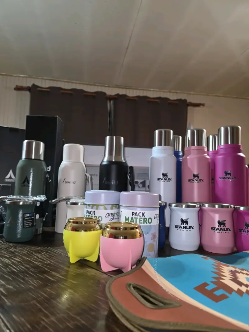 Set de termos y mates Stanley de colores variados - 1