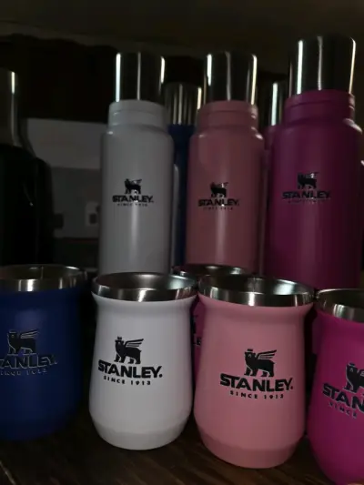 Set de termos y mates Stanley de colores variados - miniatura 2