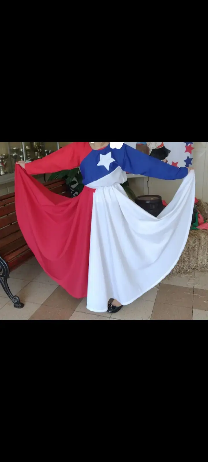 Vestido típico chileno tricolor