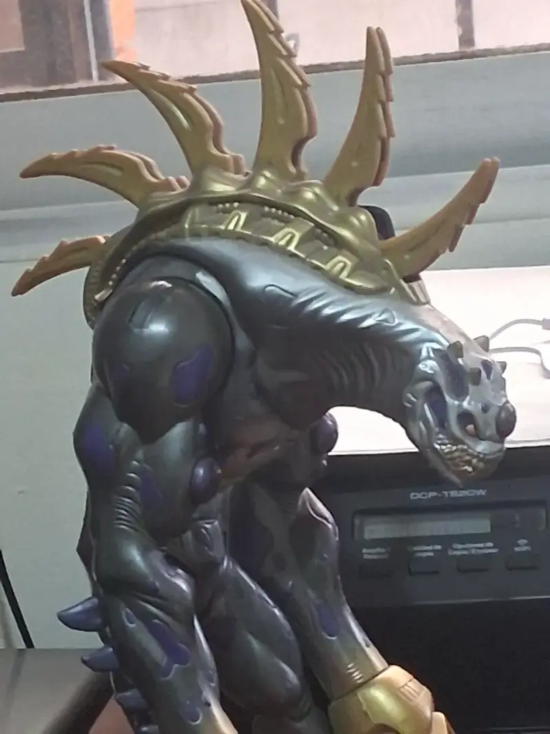 Figura de elementor de metal