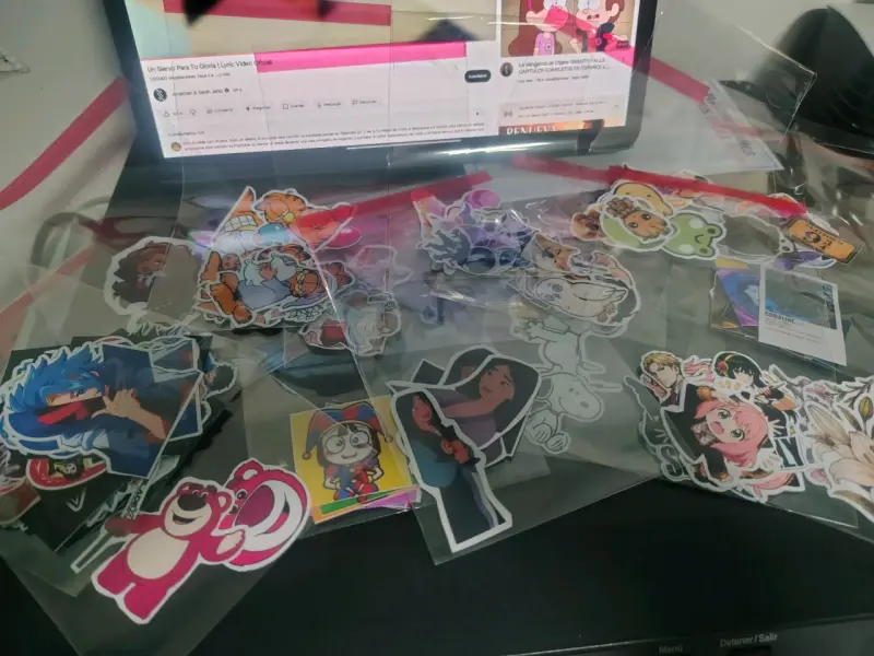 Stickers y pósters personalizados para eventos - 2
