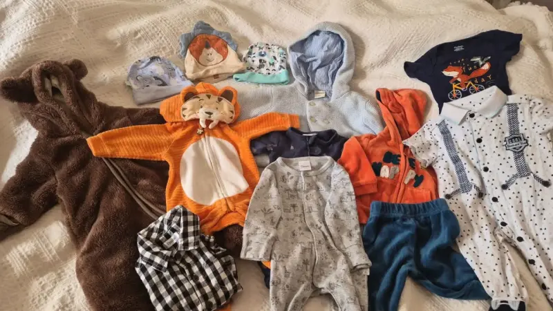 Lote de ropa para bebé con enteritos y gorros