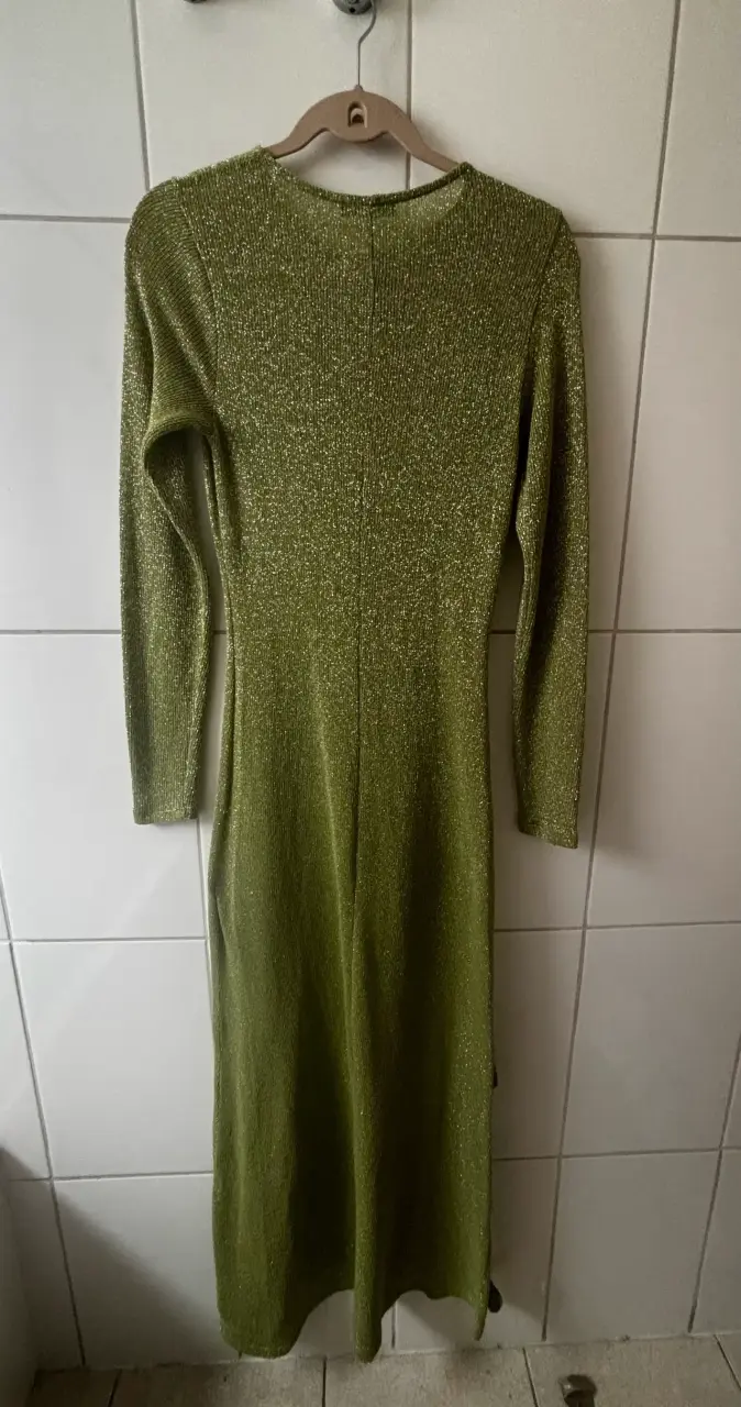 Vestido largo verde brillante Zara - 2
