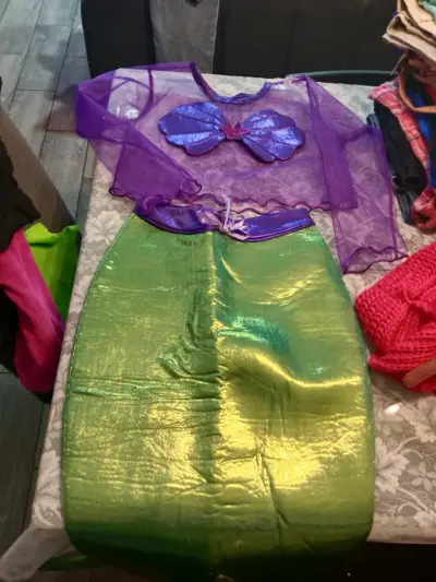 Disfraz de sirena para niña con top y falda brillante - miniatura 1