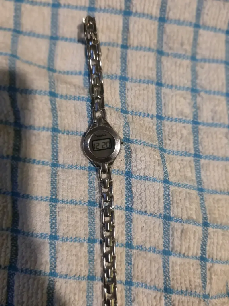 Reloj digital de pulsera metálico - 2