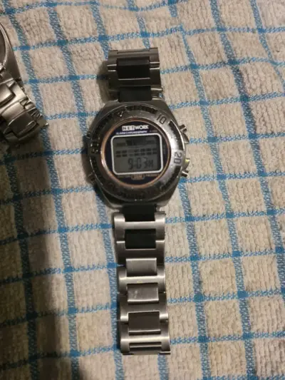 Reloj digital Network resistente al agua - miniatura 2