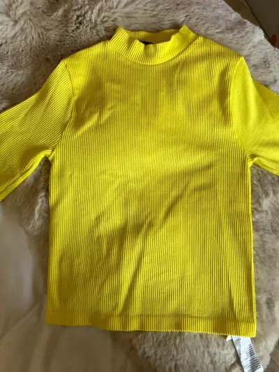 Polera amarilla  Basement - miniatura 2
