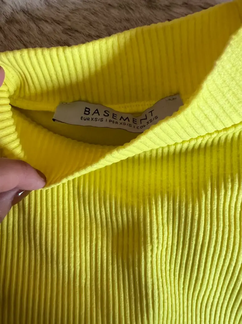 Polera amarilla  Basement - 4