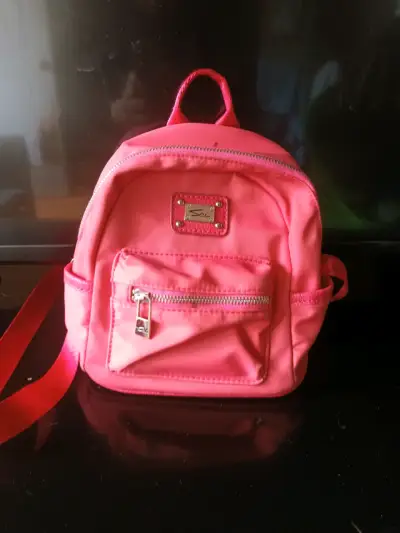 Mochila pequeña rosa marca Sei - miniatura 1