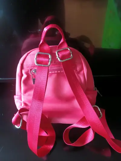 Mochila pequeña rosa marca Sei - miniatura 3