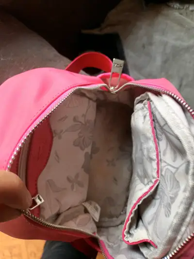 Mochila pequeña rosa marca Sei - miniatura 4