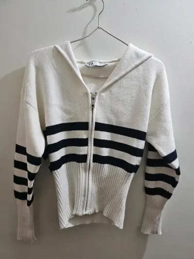 Sweater de punto con capucha y rayas Zara - miniatura 2