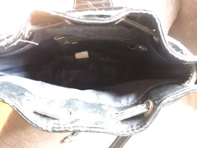Bolso de hombro negro con detalles brillantes - miniatura 3