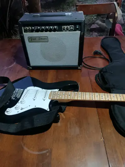 Guitarra eléctrica Behringer  con amplificador - miniatura 2