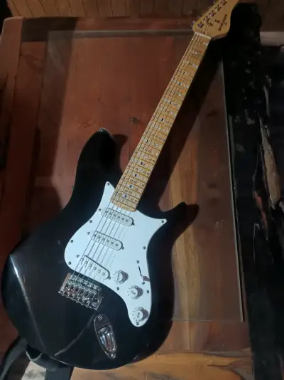 Guitarra eléctrica Behringer  con amplificador - miniatura 6