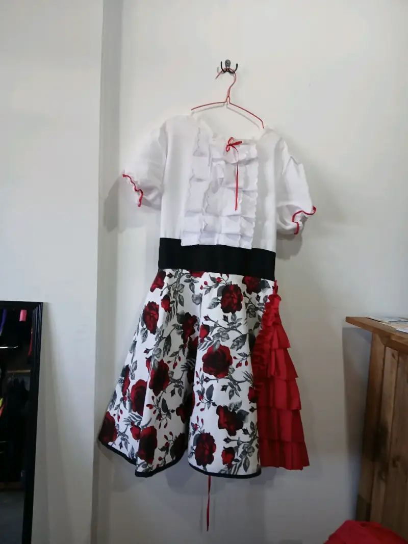Conjunto de Vestido Flamenco con Chaqueta Roja - 3