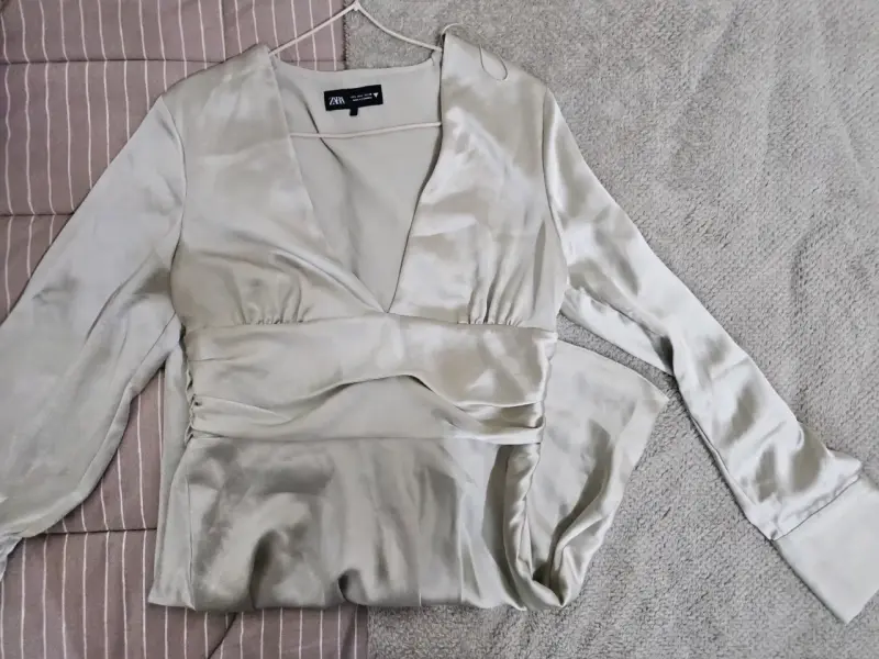 Vestido corto satinado beige Zara - 2