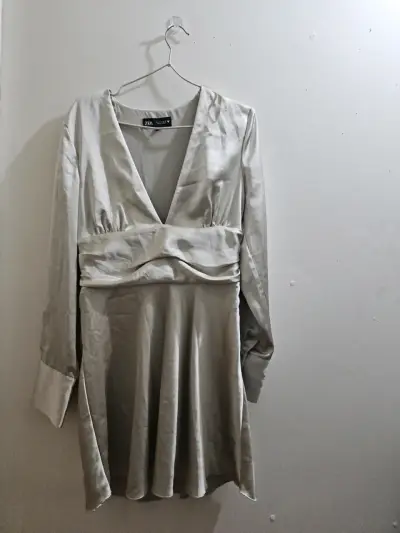 Vestido corto satinado beige Zara - miniatura 3