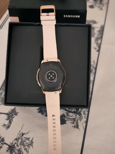 Samsung Galaxy Watch 42mm Bluetooth dorado - miniatura 4