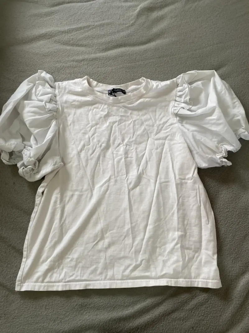 Polera blanca con mangas abullonadas Zara - 1