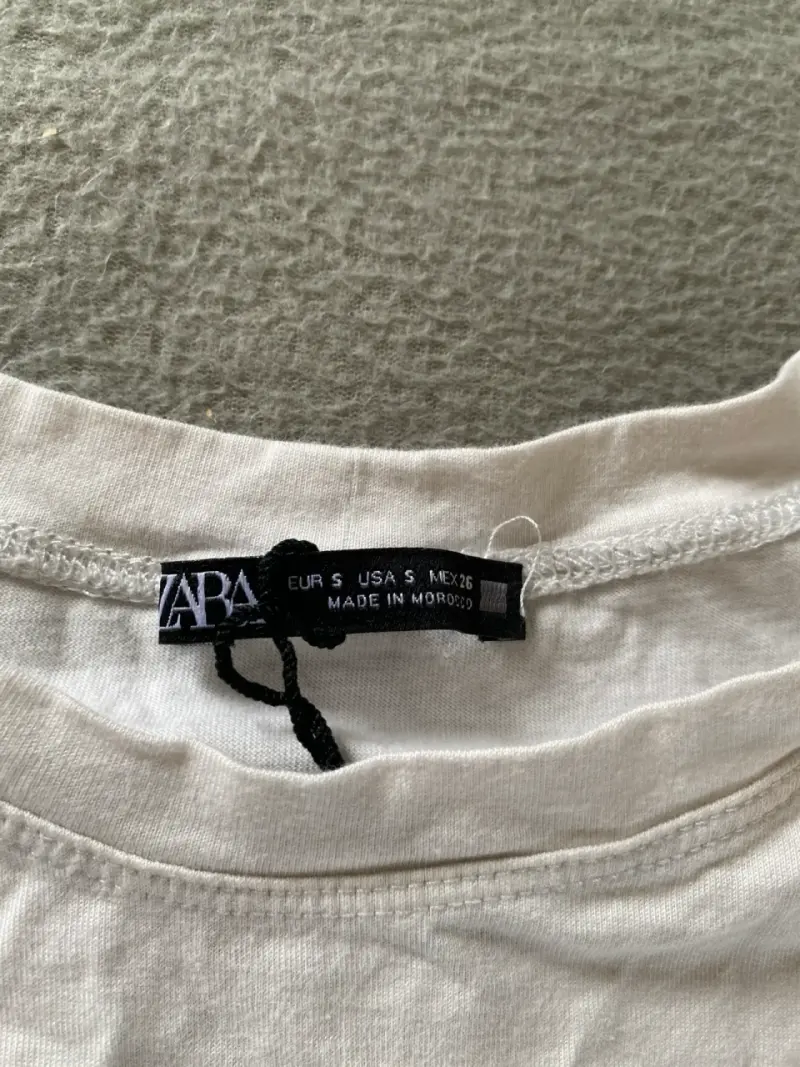 Polera blanca con mangas abullonadas Zara - 2