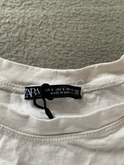 Polera blanca con mangas abullonadas Zara - miniatura 2