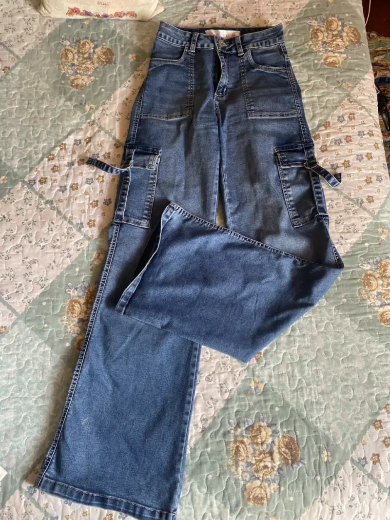 Jeans cargo de mezclilla azul para mujer