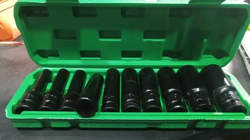 Juego de dados de impacto en estuche verde