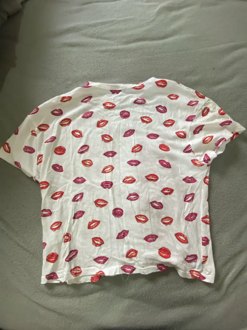 Polera estampada de labios Zara talla S - 3