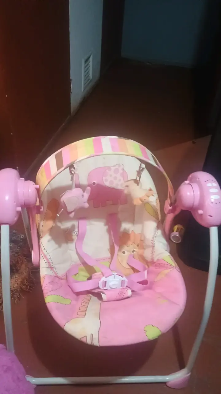 Columpio Mecedor para Bebé Rosa con Juguetes - 1