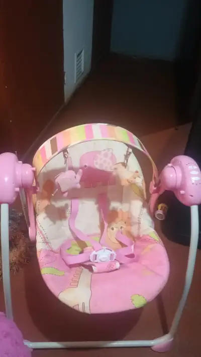 Columpio Mecedor para Bebé Rosa con Juguetes - miniatura 1