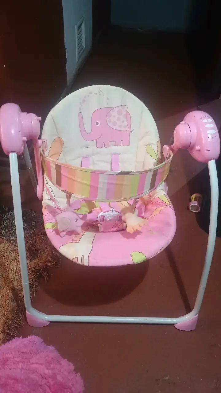 Columpio Mecedor para Bebé Rosa con Juguetes - 2