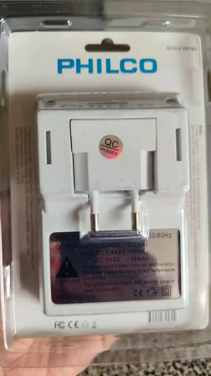 Cargador de Pilas Philco AA/AAA y 9V - 2